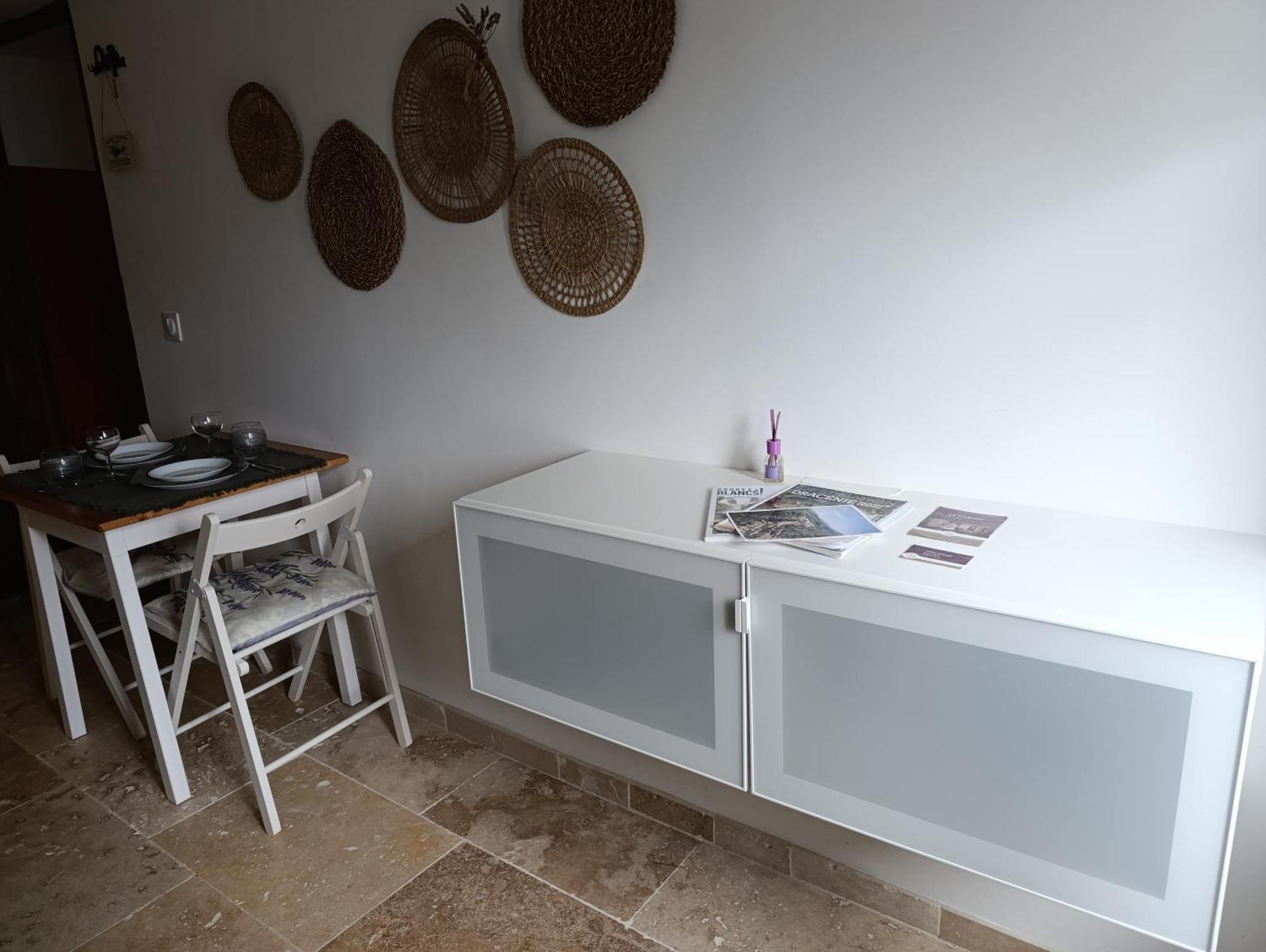 Logement Le Gabian Ampus Exterior photo